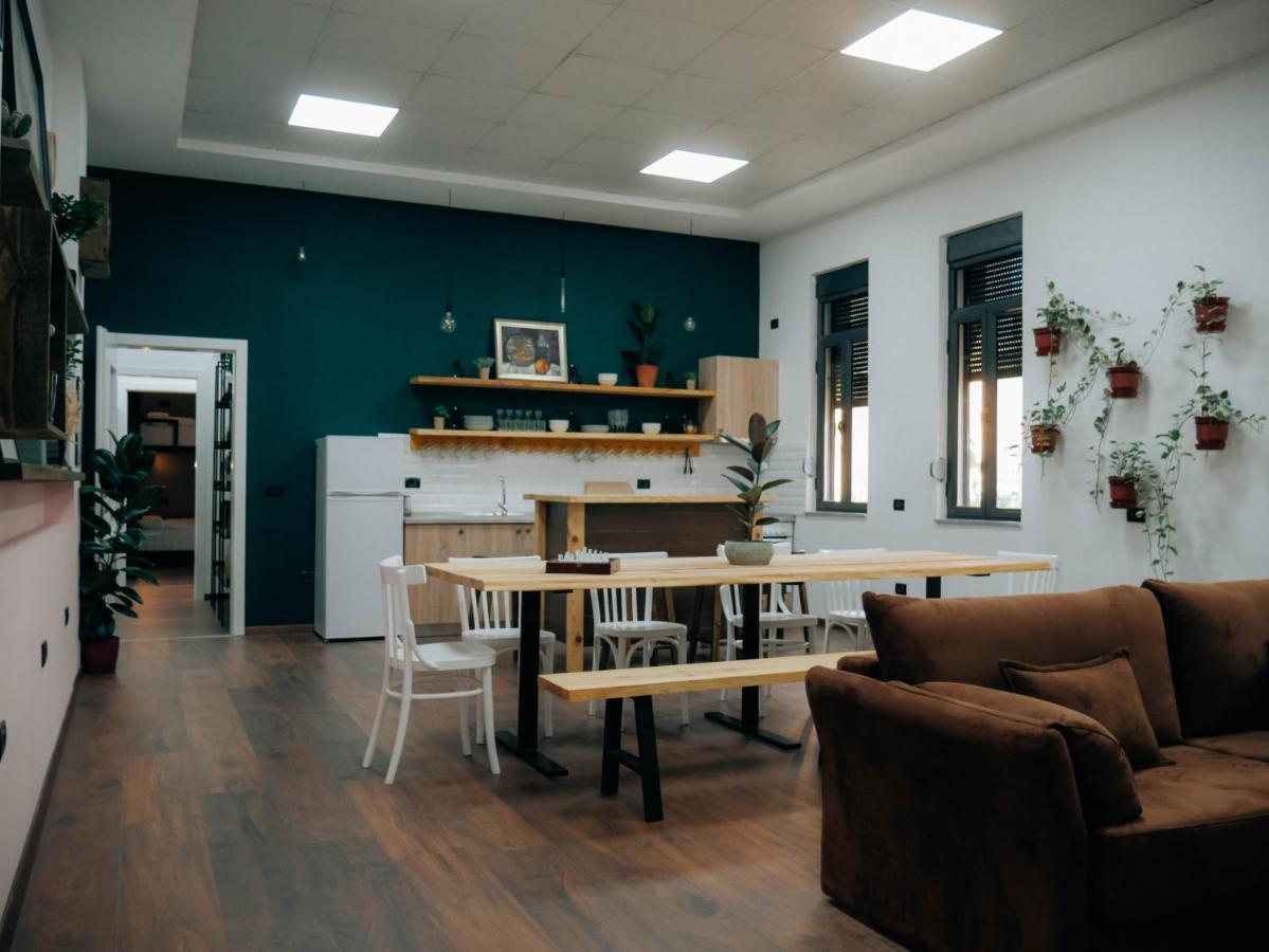 The Maze Hostel Tiranë Eksteriør bilde