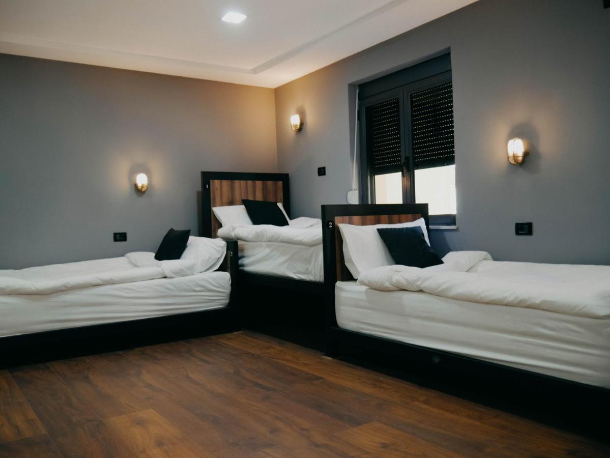 The Maze Hostel Tiranë Eksteriør bilde