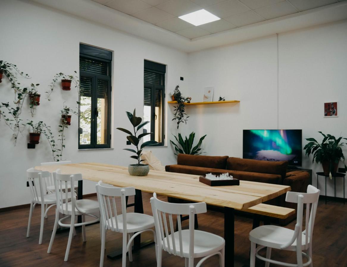 The Maze Hostel Tiranë Eksteriør bilde