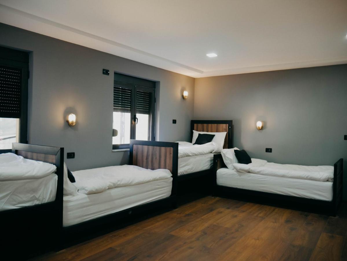 The Maze Hostel Tiranë Eksteriør bilde