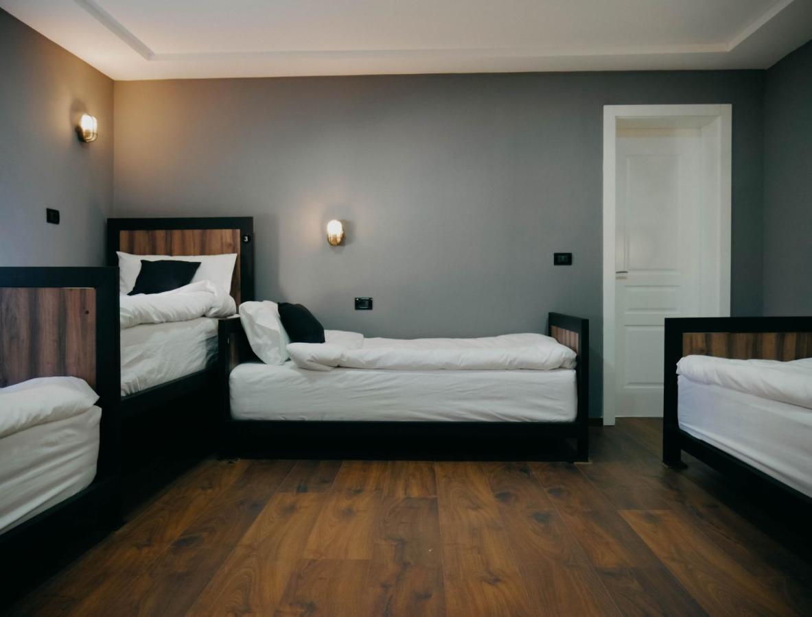 The Maze Hostel Tiranë Eksteriør bilde