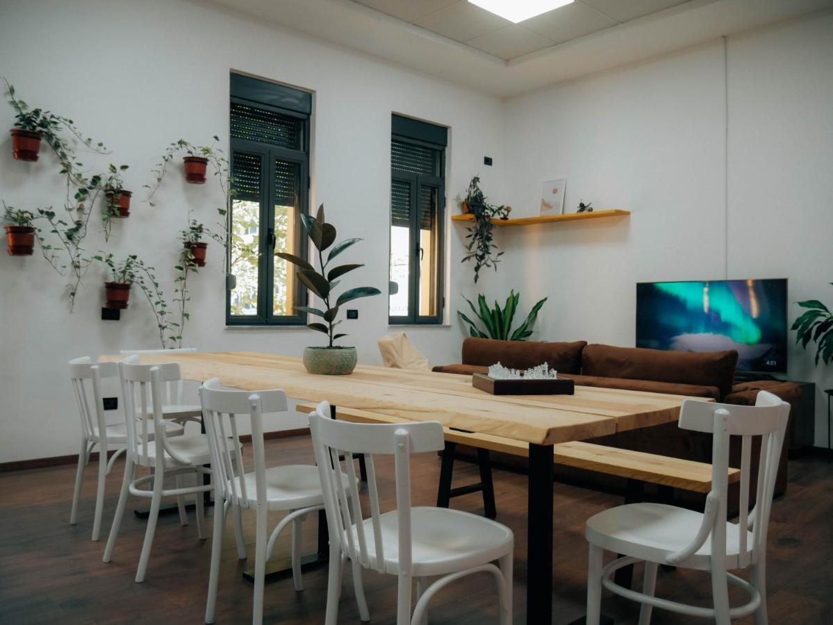 The Maze Hostel Tiranë Eksteriør bilde